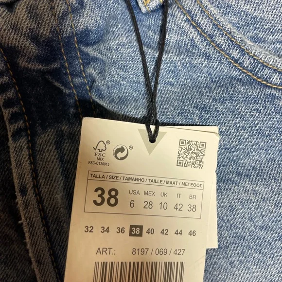 Sz(38)US 6 high rise Zara Women's Blue Denim Shorts - Picture 5 of 12